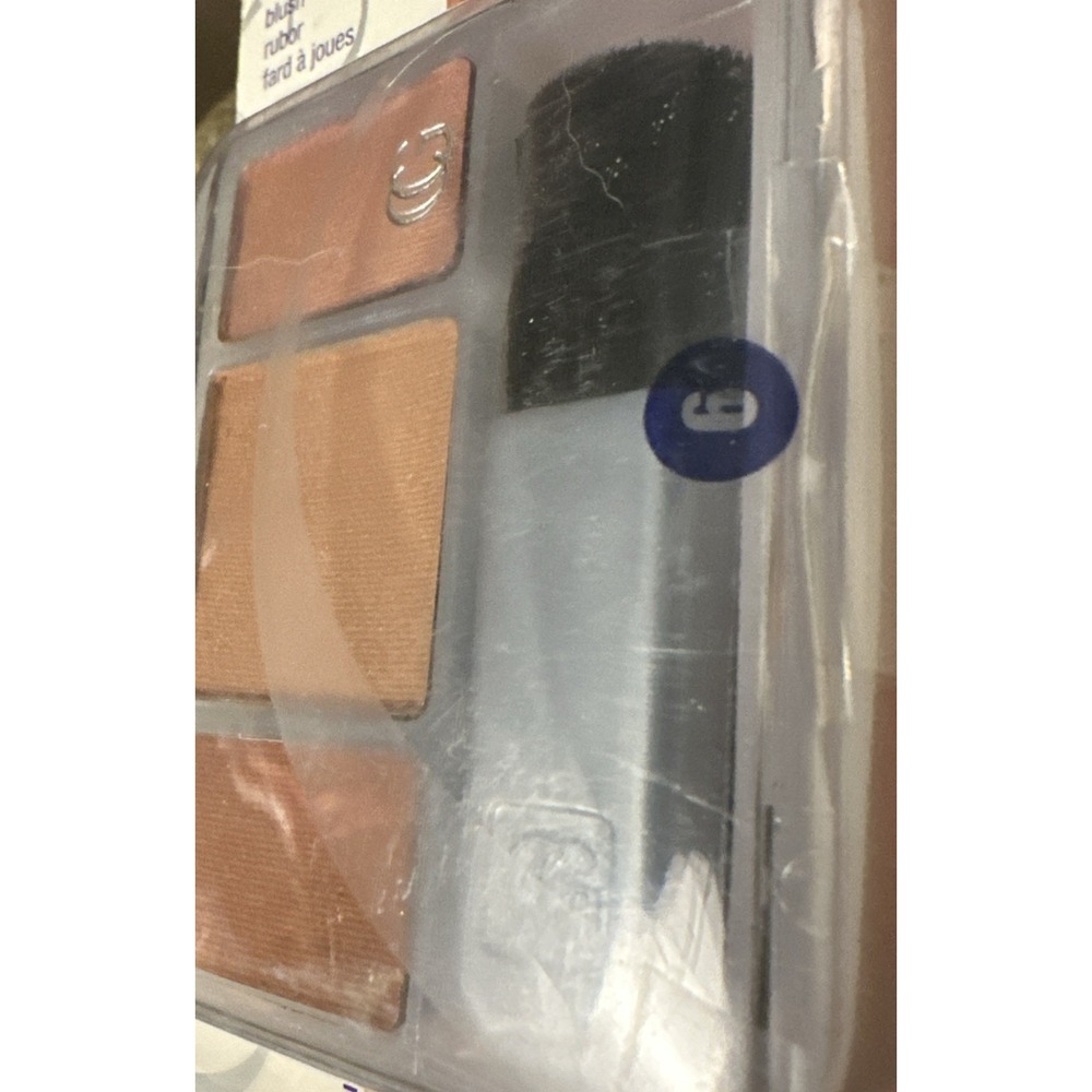 New in Package Covergirl Trucheeks Blush Pallet #2 - Picture 3 of 4